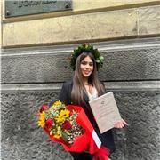 Laureata magistrale in traduzione specialistica (francese e spagnolo) all'Orientale di Napoli